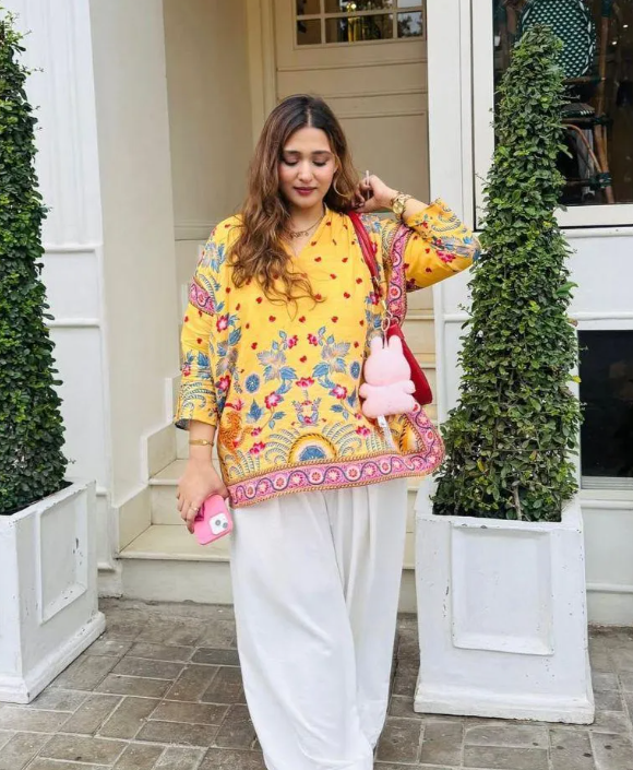 Women's Yellow Printed Kurta Peshawari